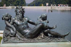 Скульптура Зевса (фонтан в Петергофе)